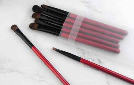 化妆刷清洗与晾干全攻略 吹风机是否适用及正确方法